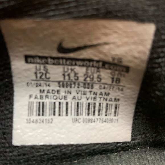 Nike soccer cleats size 12 black pink Spring Sports Activewear - Picture 4 of 4